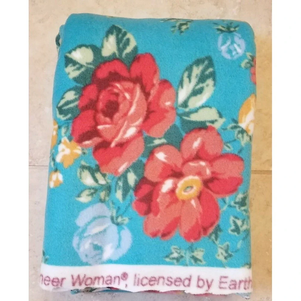 The Pioneer Woman Vintage Floral Fleece‎ Fabric 2yards for Blanket Throw NEW